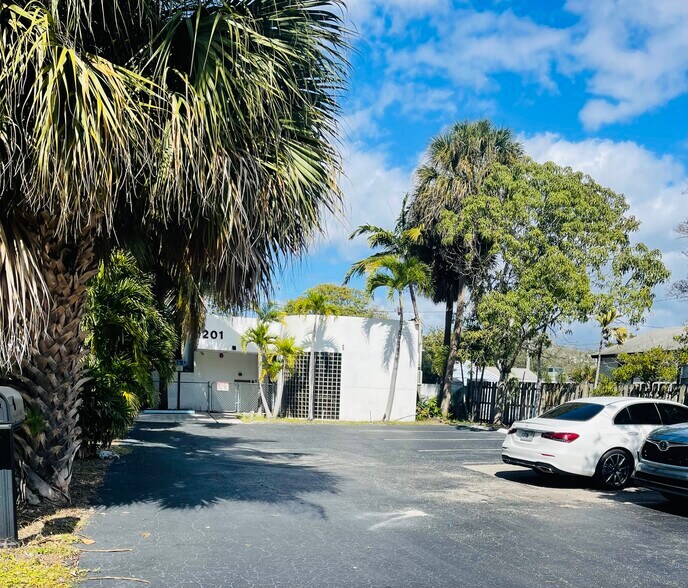 More Photos Of 201 SE 19th St, Fort Lauderdale Medical For Sale