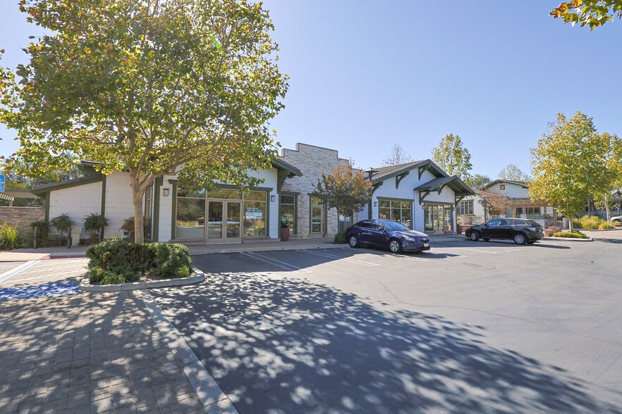 More Photos Of 29105-29125 Canwood St, Agoura Hills Restaurant For Lease