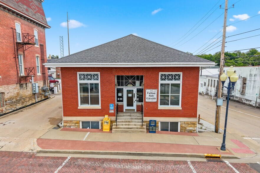 More Photos Of 115 E 5th St, Fulton Office For Sale