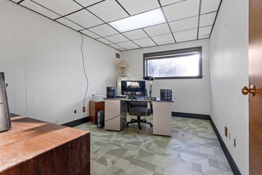 More Photos Of 223 Fearing Blvd, Toledo Freestanding For Lease