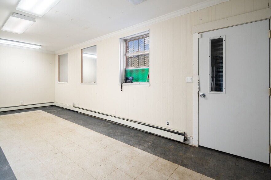 More Photos Of 76 Runyon Ave, Yonkers Industrial For Sale