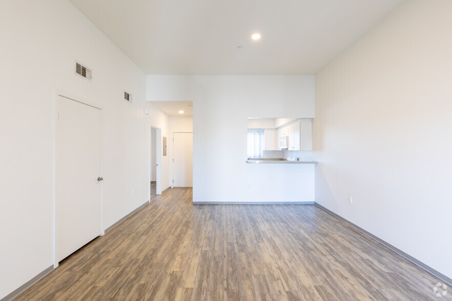 More Photos Of 18528 Chase St, Northridge Apartments For Sale