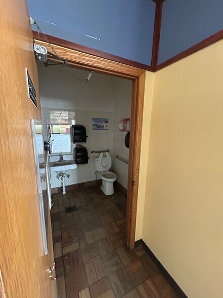 More Photos Of 201 W Highway 30, Toledo General Retail For Sale