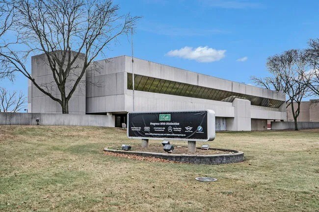 More Photos Of 17501 Michigan Ave, Dearborn Office For Sale