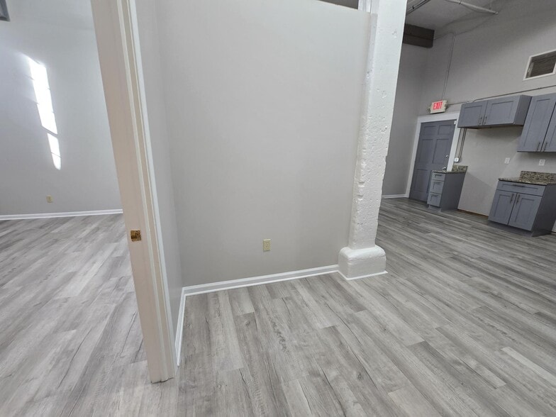 More Photos Of 1667 E 40th St, Cleveland Loft Creative Space For Sale