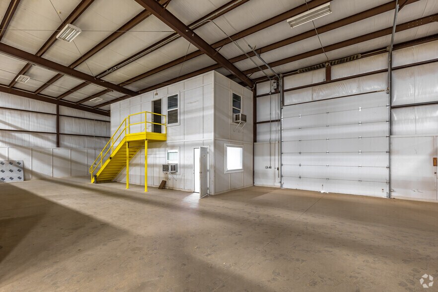 More Photos Of 10712 W County Road 77, Midland Service For Lease