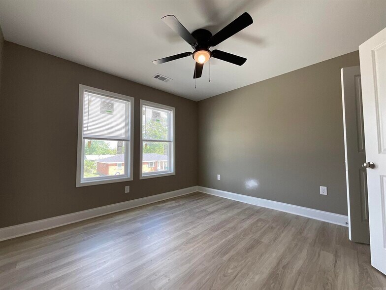 More Photos Of 405 & 407 E Center Street, Jacksonville Specialty For Sale