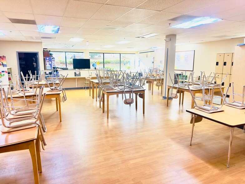 More Photos Of 7215 Corporate Ct, Frederick Office For Lease