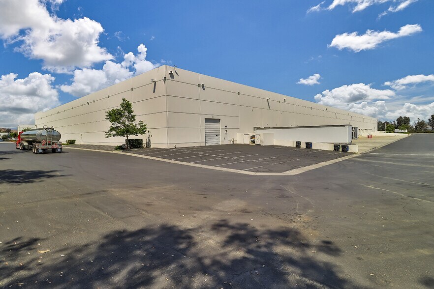 More Photos Of 28104-28144 Witherspoon Pky, Valencia Warehouse For Lease