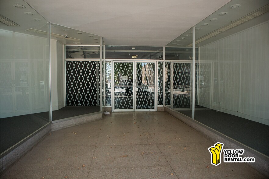More Photos Of 134 S K St, Tulare Storefront For Lease