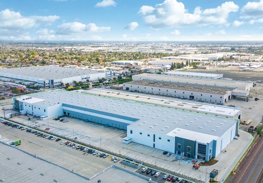 More Photos Of 11401 Greenstone Ave, Santa Fe Springs Distribution For Lease