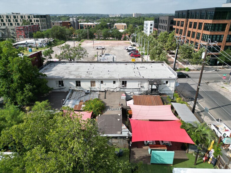 More Photos Of 1500 E 6th St, Austin Storefront Retail Residential For Sale