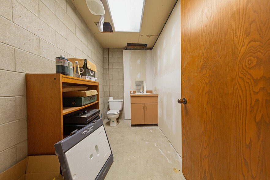More Photos Of 152 E Pearl St, Owatonna Office For Sale