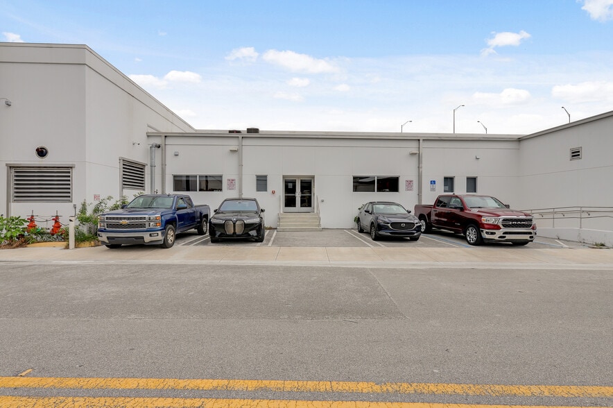 More Photos Of 2725 Hillsboro Rd, West Palm Beach Warehouse For Sale