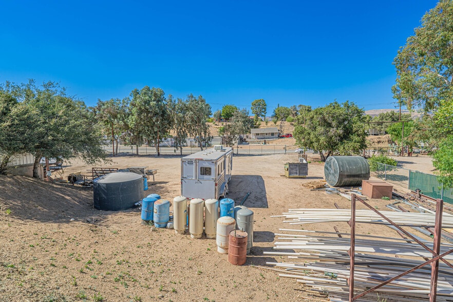 More Photos Of 33604 Agua Dulce Canyon Rd, Agua Dulce Freestanding For Sale