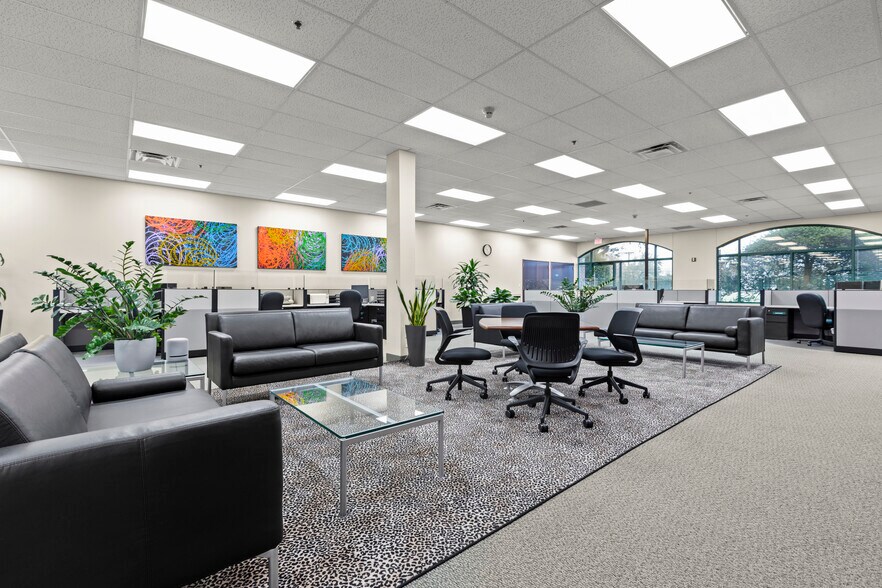 More Photos Of 15835 Quorum Dr, Addison Loft Creative Space For Lease