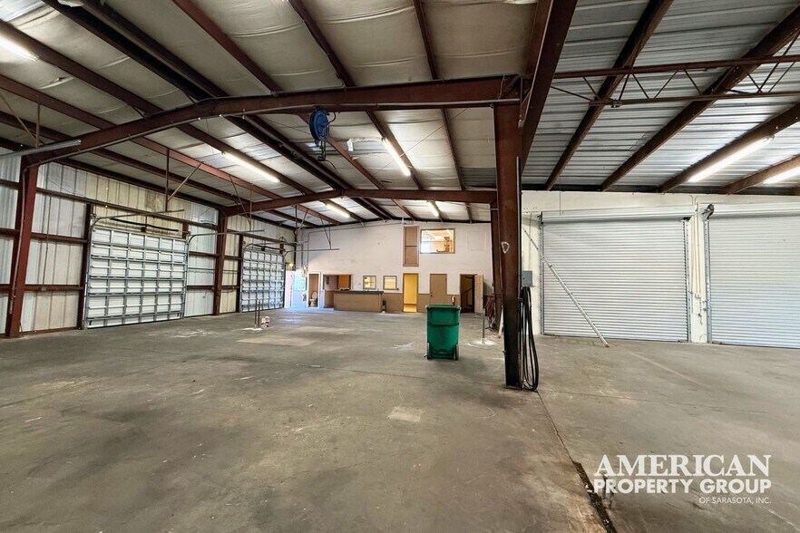 More Photos Of 6099 Deacon Rd, Sarasota Warehouse For Lease
