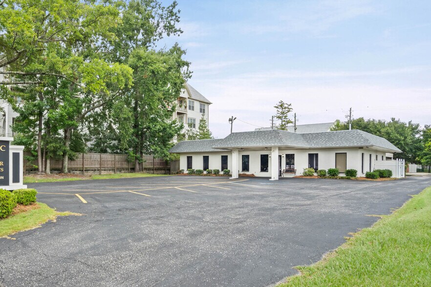 More Photos Of 3664 College Ln S, Mobile Medical For Sale