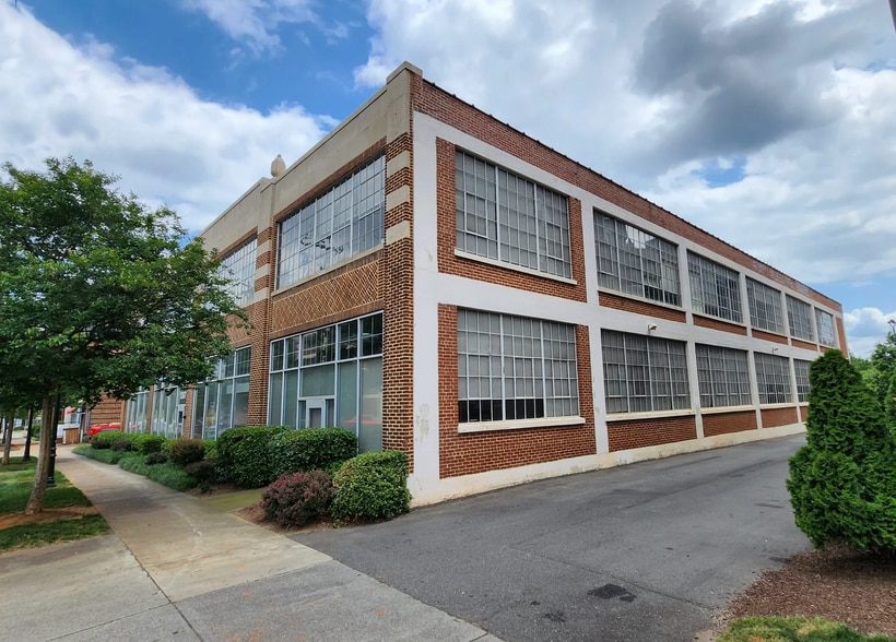 More Photos Of 1307 W Morehead St, Charlotte Office For Lease