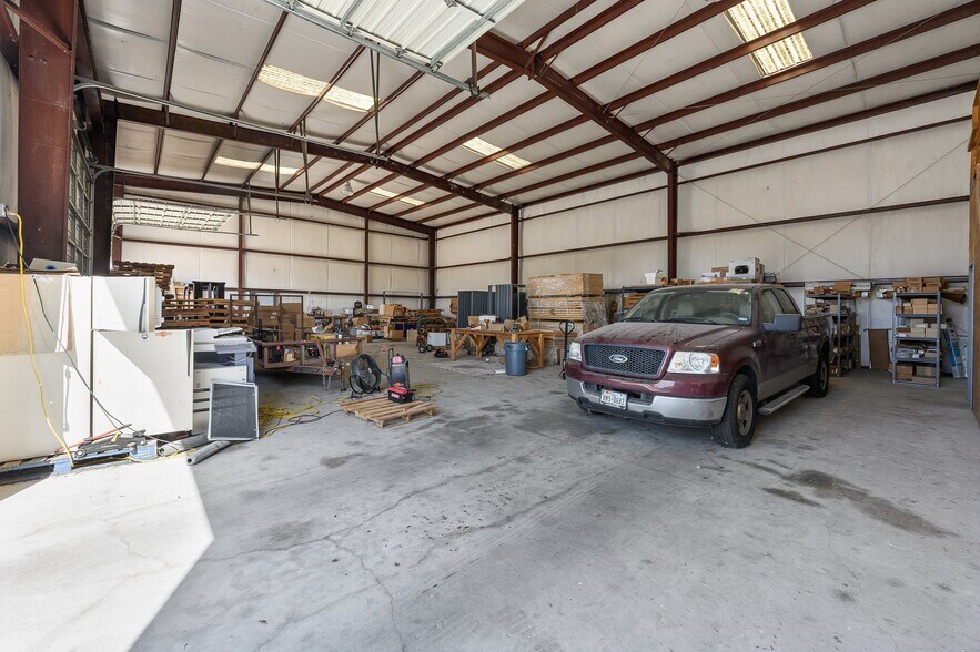 More Photos Of 165 Tecon Cv, Buda Warehouse For Lease