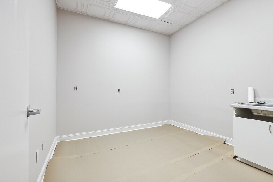 More Photos Of 3908 Veterans Memorial Blvd, Metairie General Retail For Sale