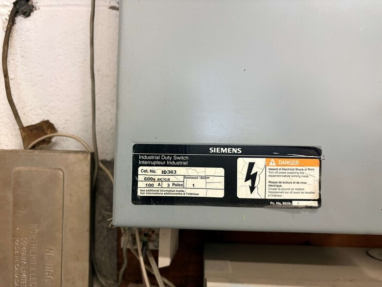 More Photos Of 90 Esna Park Dr, Markham Service For Lease