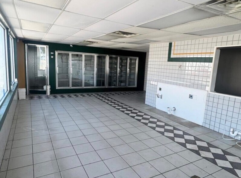 More Photos Of 506 E B St, McCook Service Station For Sale