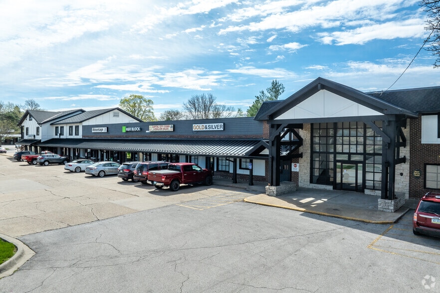 More Photos Of 7506-7664 Hickman Rd, Windsor Heights Unknown For Lease