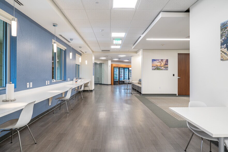 More Photos Of 1000 Sawgrass Corporate Pkwy, Sunrise Office For Lease