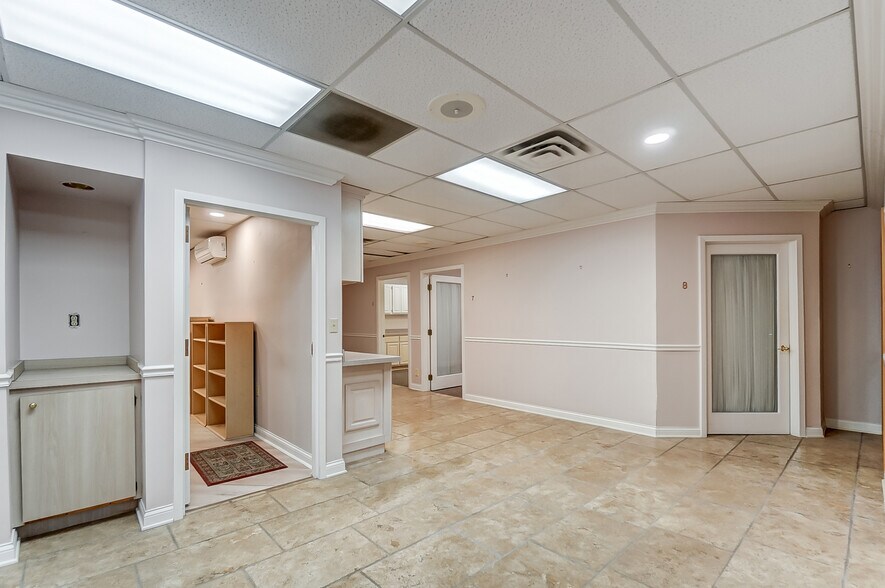 More Photos Of 47 E Wilson Bridge Rd, Columbus Office For Lease