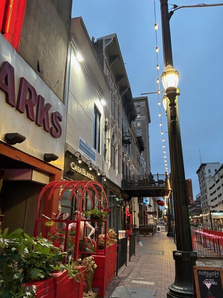 More Photos Of 312 Main St, Houston Restaurant For Lease