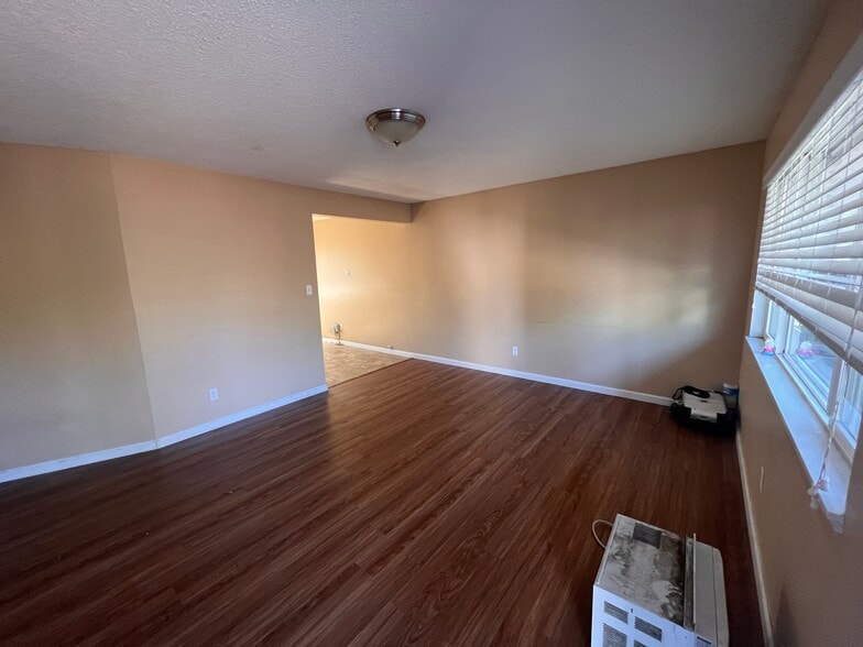 More Photos Of 271 Clay St E, Monmouth Apartments For Sale