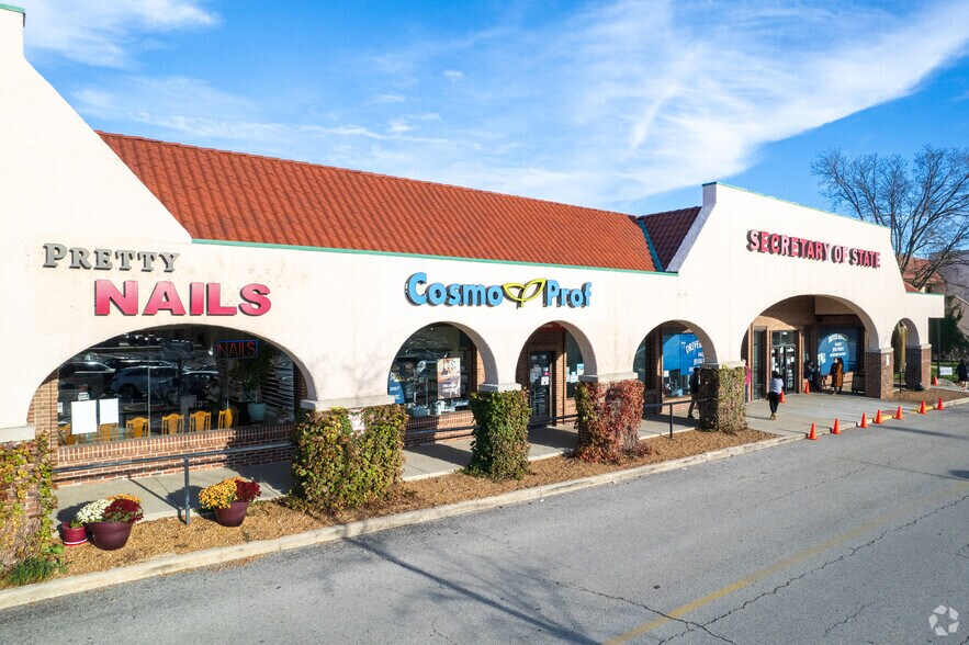 More Photos Of 405-493 Lake Cook Rd, Deerfield Storefront For Lease