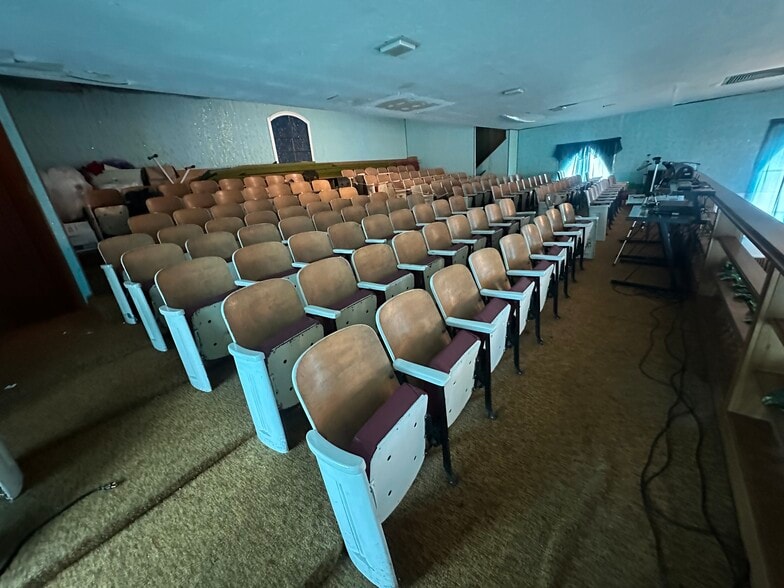 More Photos Of 2245 E Riverside Dr, Indianapolis Religious Facility For Sale