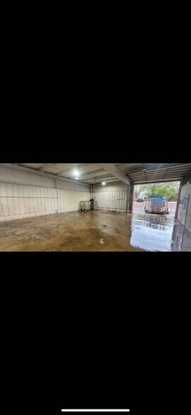 More Photos Of 4908-4910 Meinders Rd, McFarland Warehouse For Sale