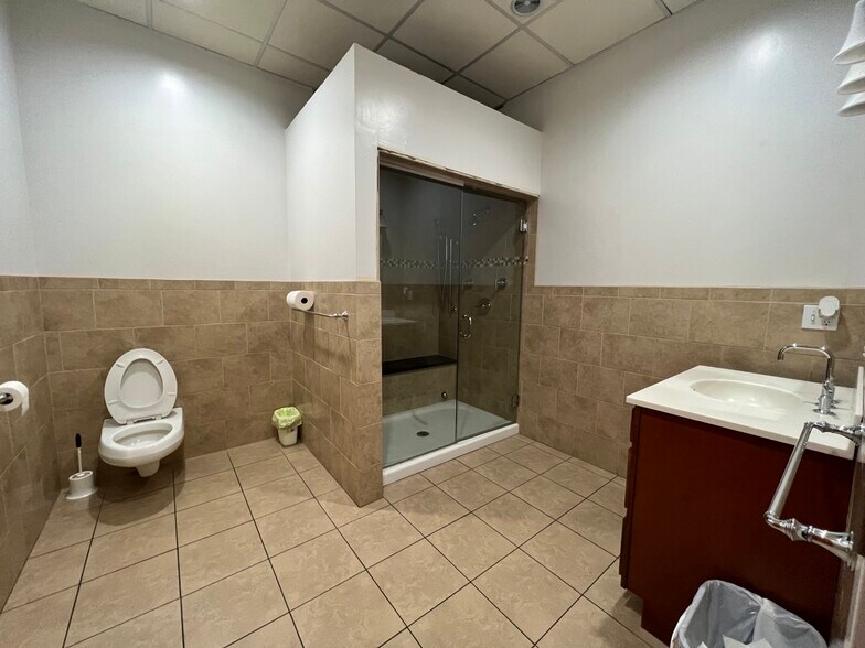 More Photos Of 17 Enterprise Dr, Monroe Manufacturing For Lease