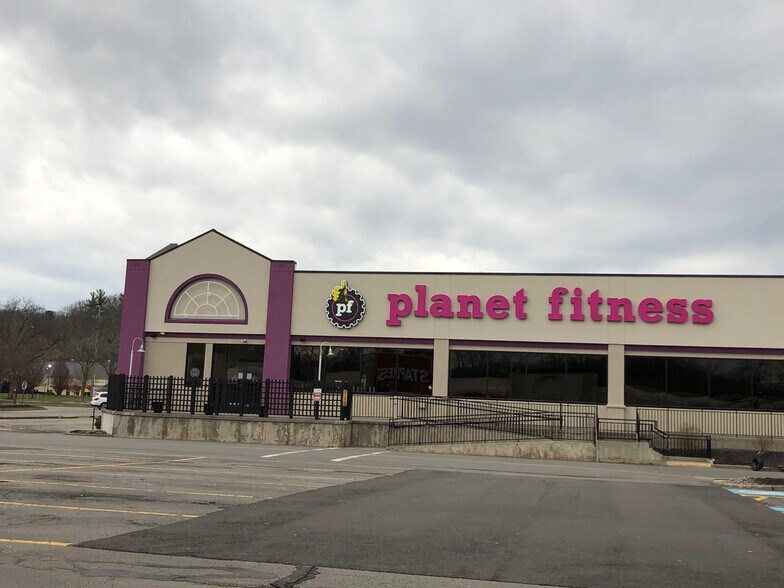 More Photos Of 1601 Penfield Rd, Rochester Unknown For Lease