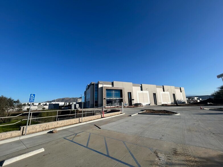 More Photos Of 2610 E Alessandro Blvd, Riverside Distribution For Lease