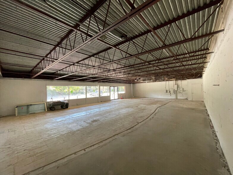More Photos Of 1021 W Swann Ave, Tampa Supermarket For Lease