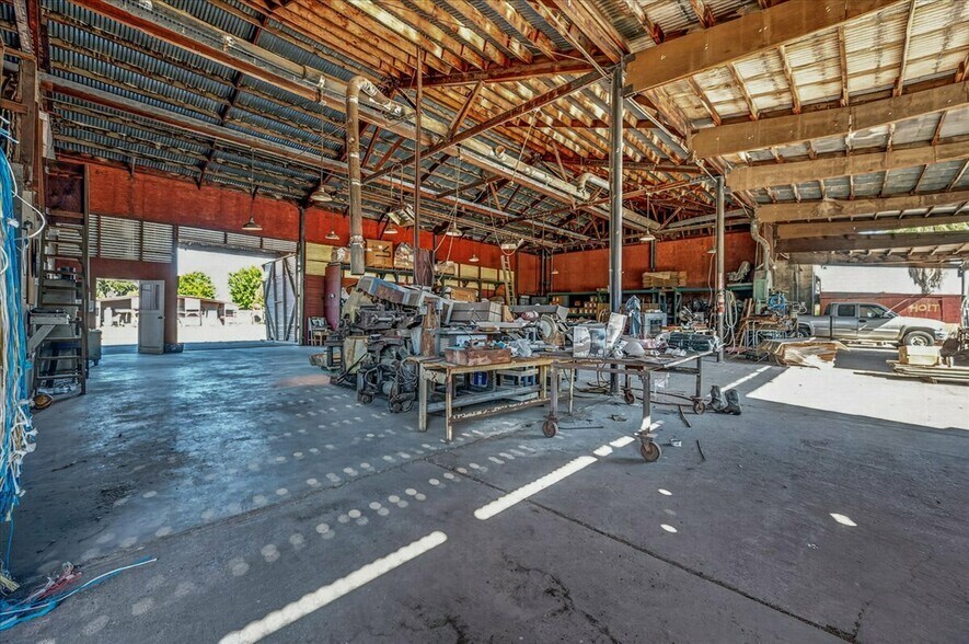 More Photos Of 708 N Pleasant Ave, Fresno Warehouse For Sale