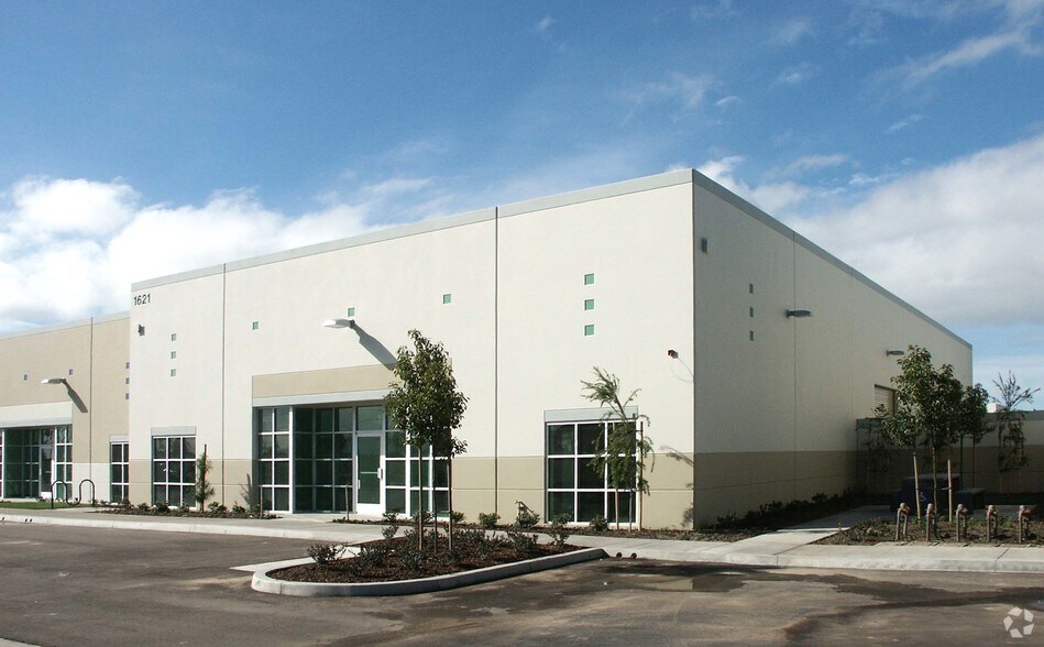 More Photos Of 1621 S Rose Ave, Oxnard Warehouse For Lease