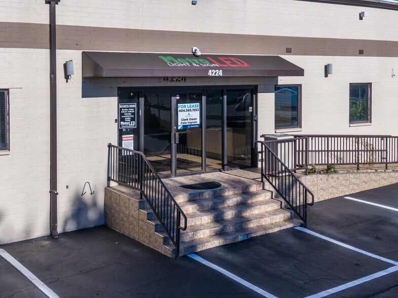 More Photos Of 4224 Northeast Expy, Atlanta Showroom For Lease