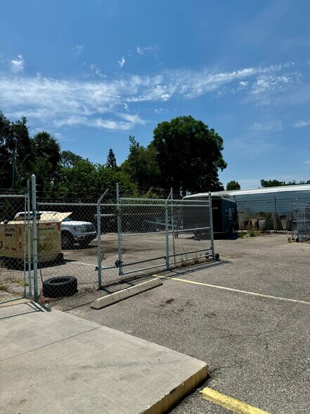 More Photos Of 5250 Avery Rd, New Port Richey Light Manufacturing For Lease