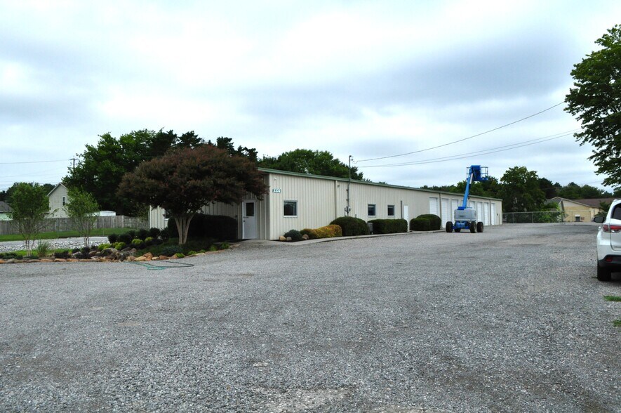 More Photos Of 2333 W Emory Rd, Powell Industrial For Sale
