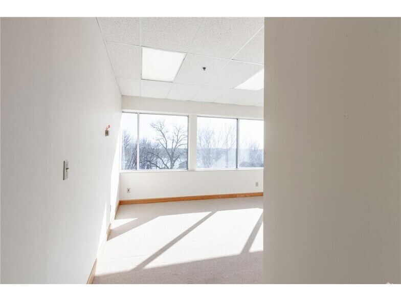 More Photos Of 4388 Shoreline Dr, Spring Park Storefront Retail Office For Sale