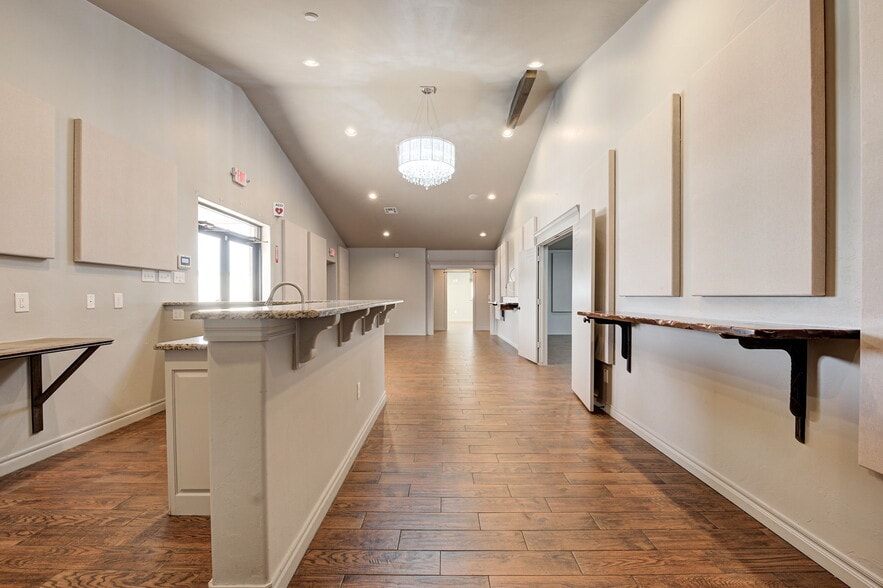 More Photos Of 450 E Main St, Yukon Religious Facility For Sale