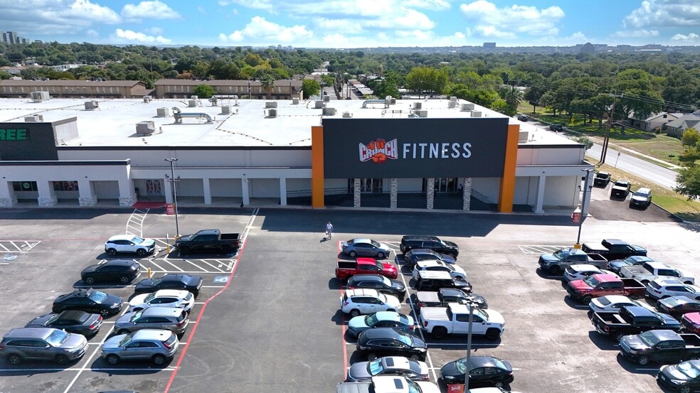 More Photos Of 7142 San Pedro Ave, San Antonio Unknown For Lease