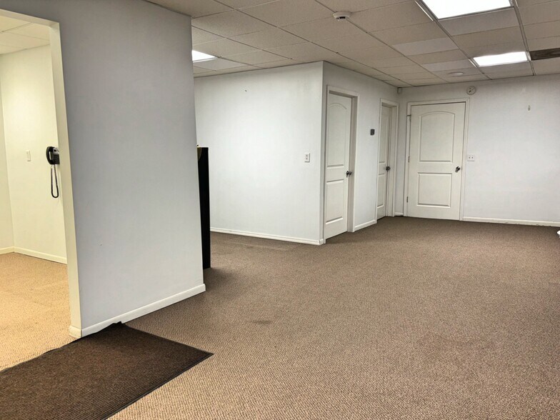 More Photos Of 146 E Main St, Braidwood Storefront For Sale