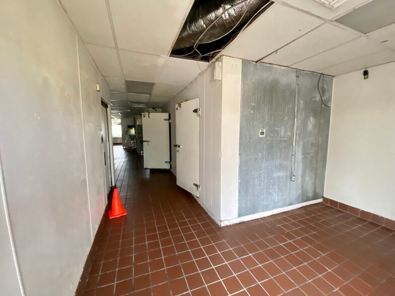 More Photos Of 6767 W Port Arthur Rd, Port Arthur Fast Food For Lease