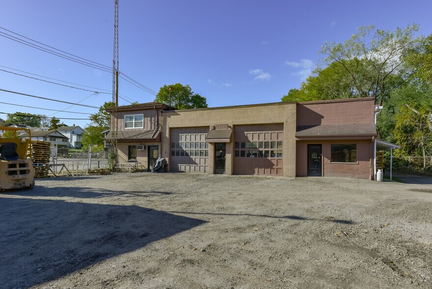 More Photos Of 77 N Market St, Nanticoke Distribution For Lease